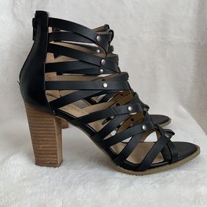 Report Gladiator Ankle Heels